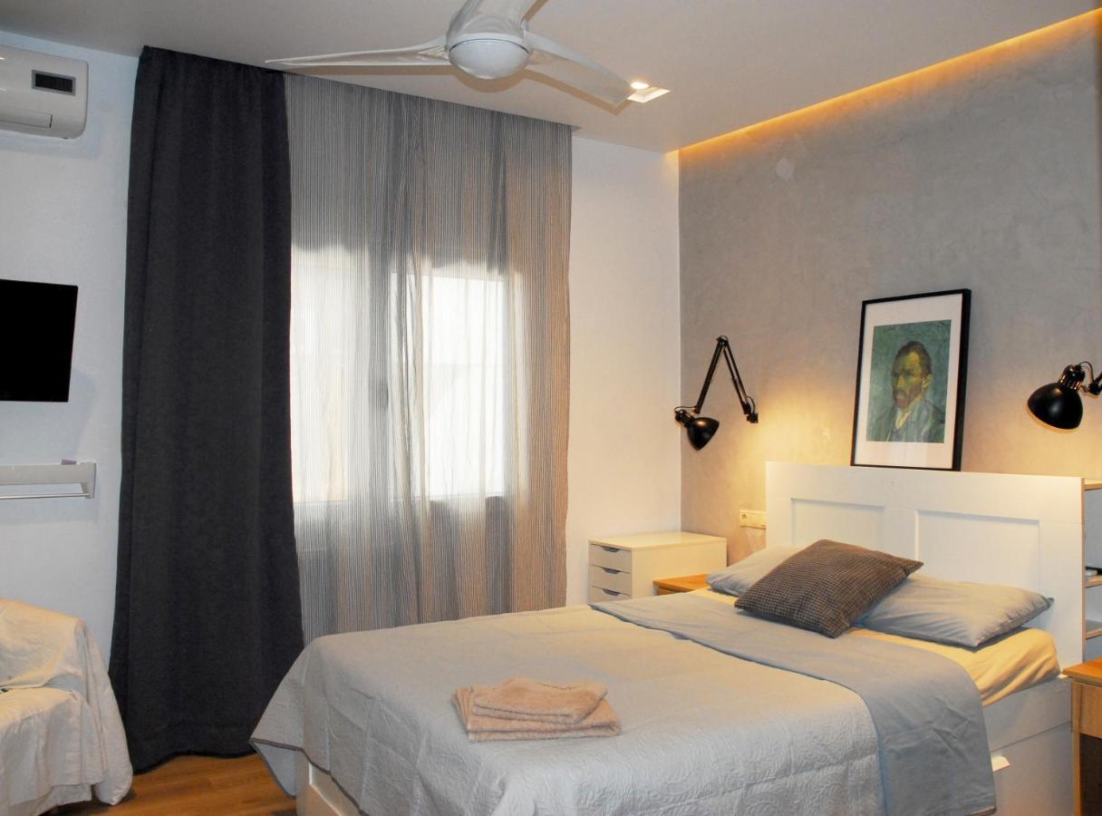 Modern House With Garden And Bathroom Tv In Front Of The Venetial Walls Apartment Iraklio