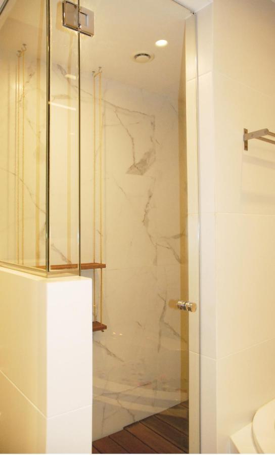 Apartment Modern House With Garden And Bathroom Tv In Front Of The Venetial Walls Iraklio