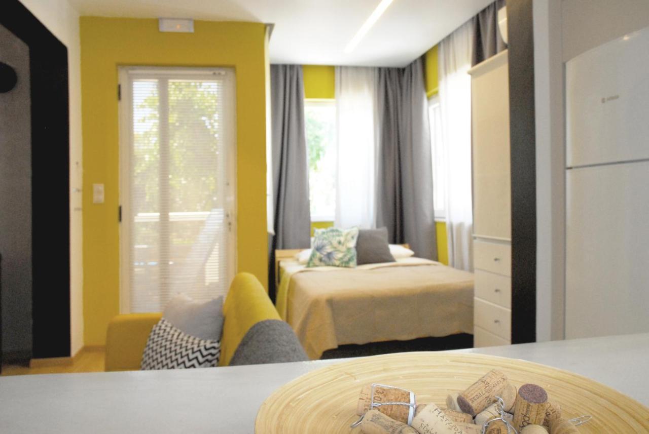 Modern House With Garden And Bathroom Tv In Front Of The Venetial Walls Appartement