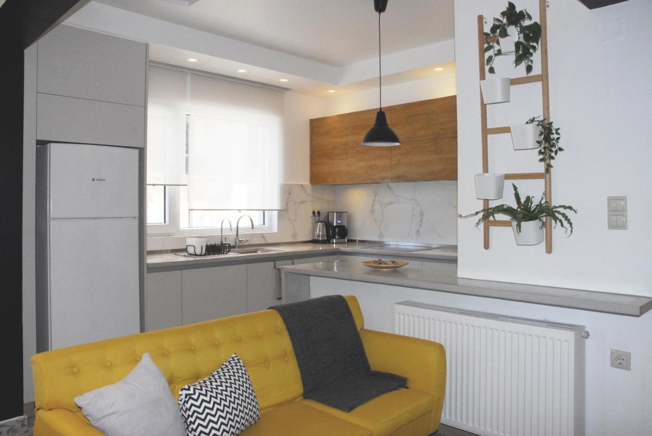 Modern House With Garden And Bathroom Tv In Front Of The Venetial Walls