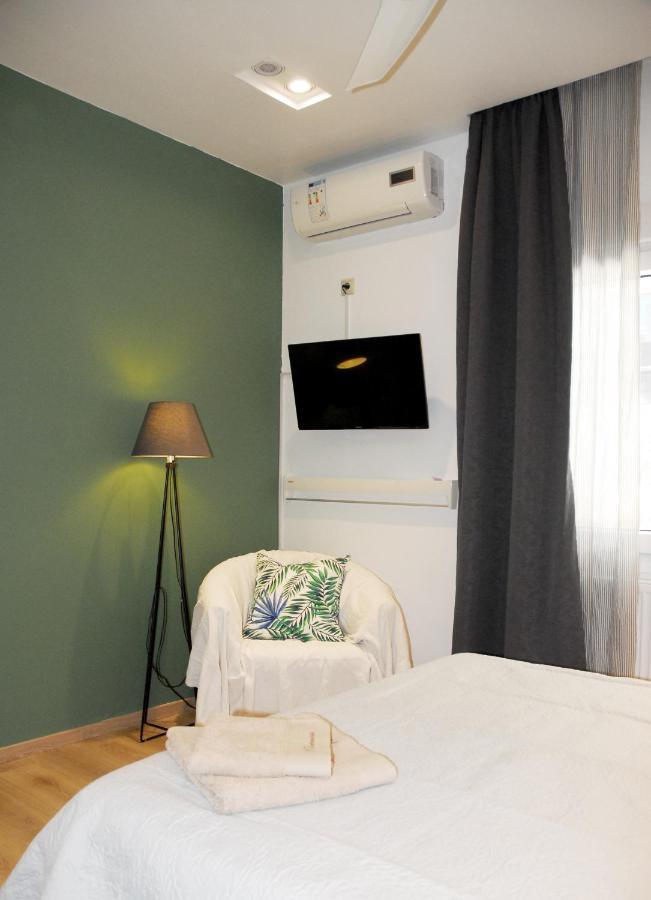 Appartement Modern House With Garden And Bathroom Tv In Front Of The Venetial Walls *