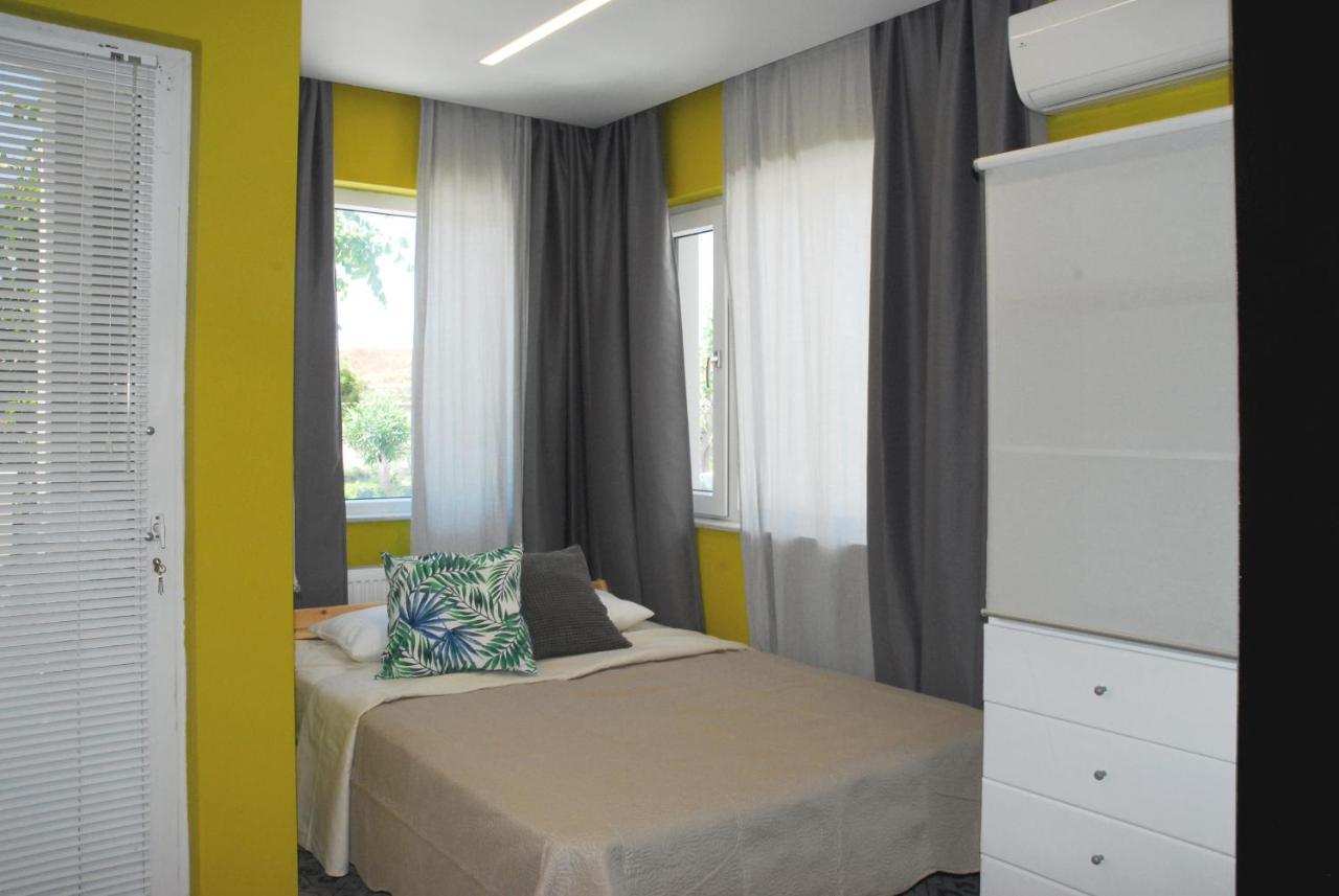 Modern House With Garden And Bathroom Tv In Front Of The Venetial Walls * Héraklion