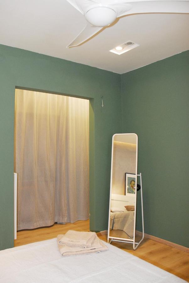 Appartement Modern House With Garden And Bathroom Tv In Front Of The Venetial Walls *