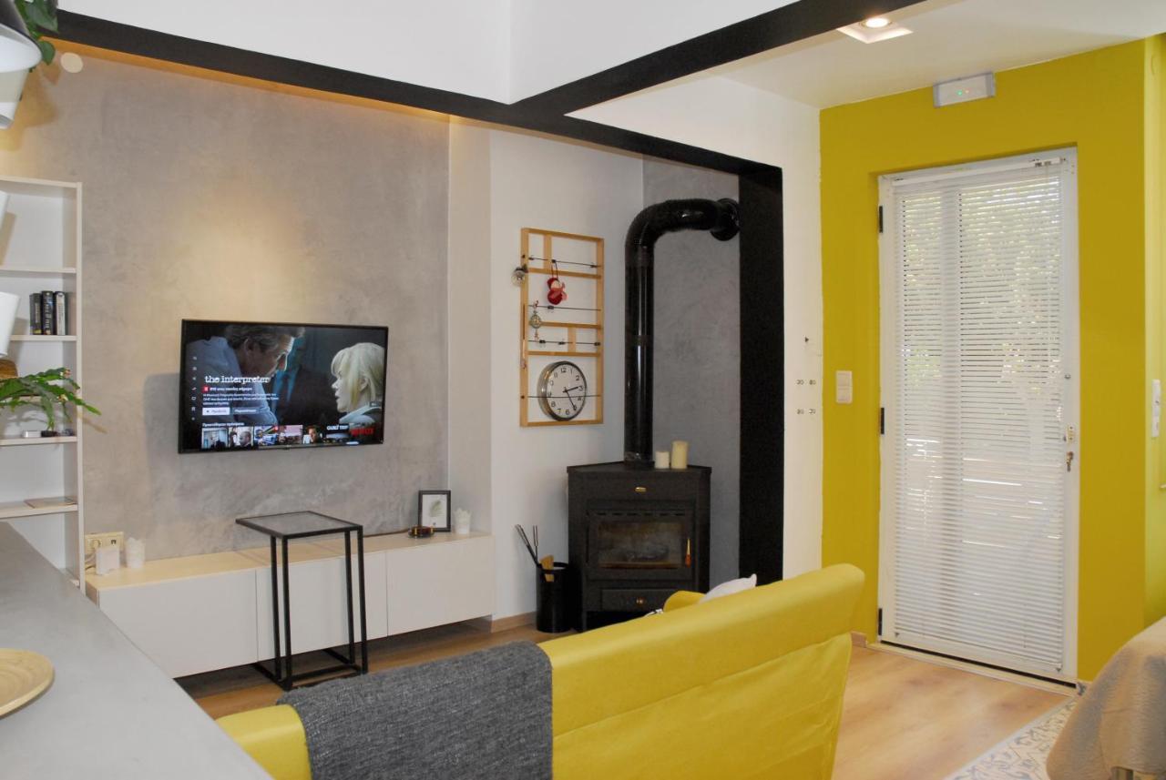 Appartement Modern House With Garden And Bathroom Tv In Front Of The Venetial Walls