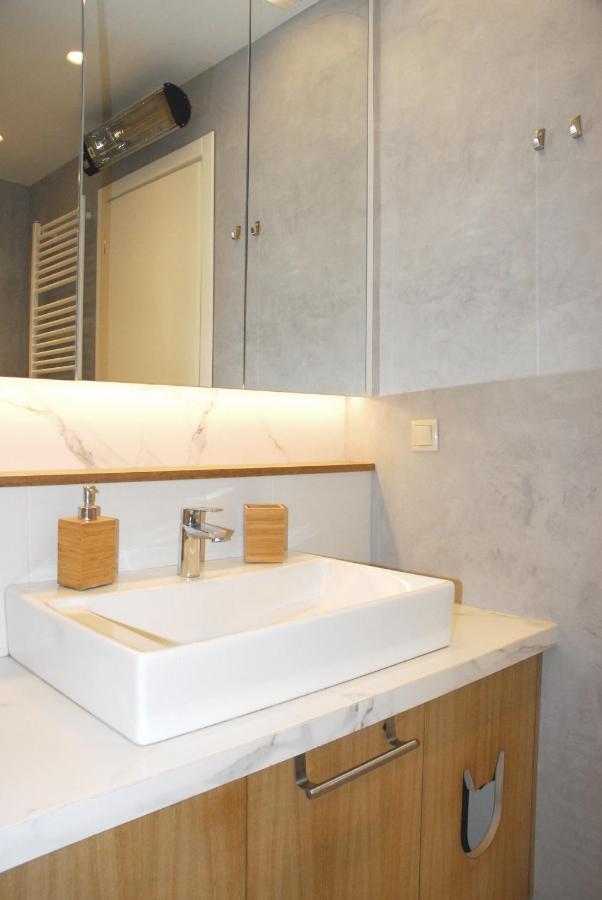 Modern House With Garden And Bathroom Tv In Front Of The Venetial Walls * Héraklion
